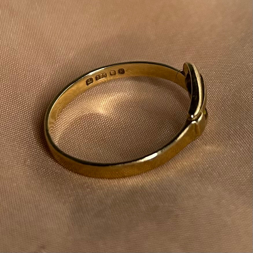 Vintage 9ct Gold Buckle Ring