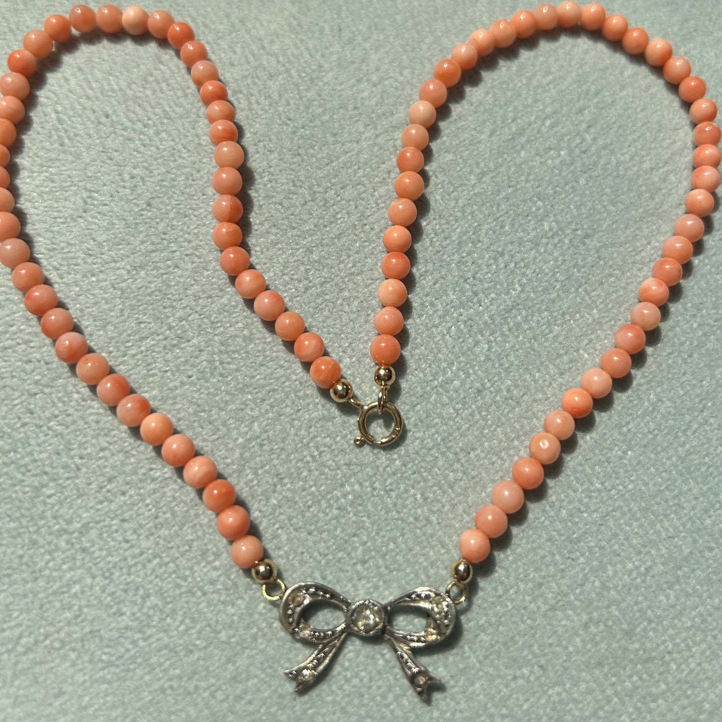 Vintage bow & Coral necklace